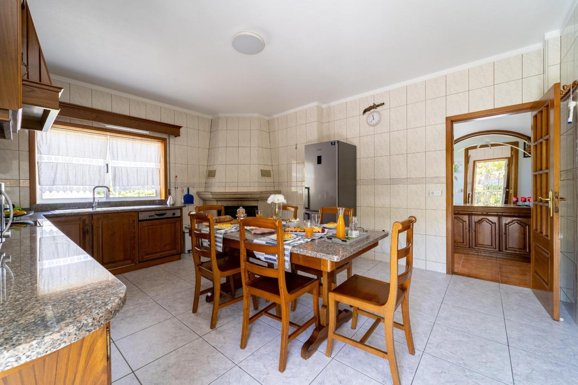 Gondomar Guimaraes - Moradia V3 Com Piscina Natural By House And People Luaran gambar