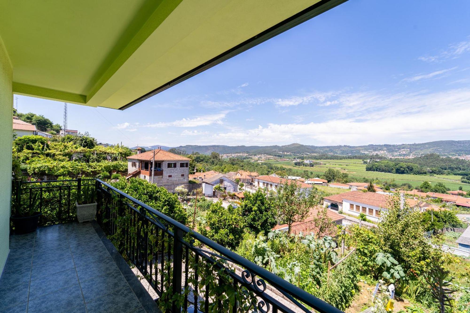 Gondomar Guimaraes - Moradia V3 Com Piscina Natural By House And People Luaran gambar